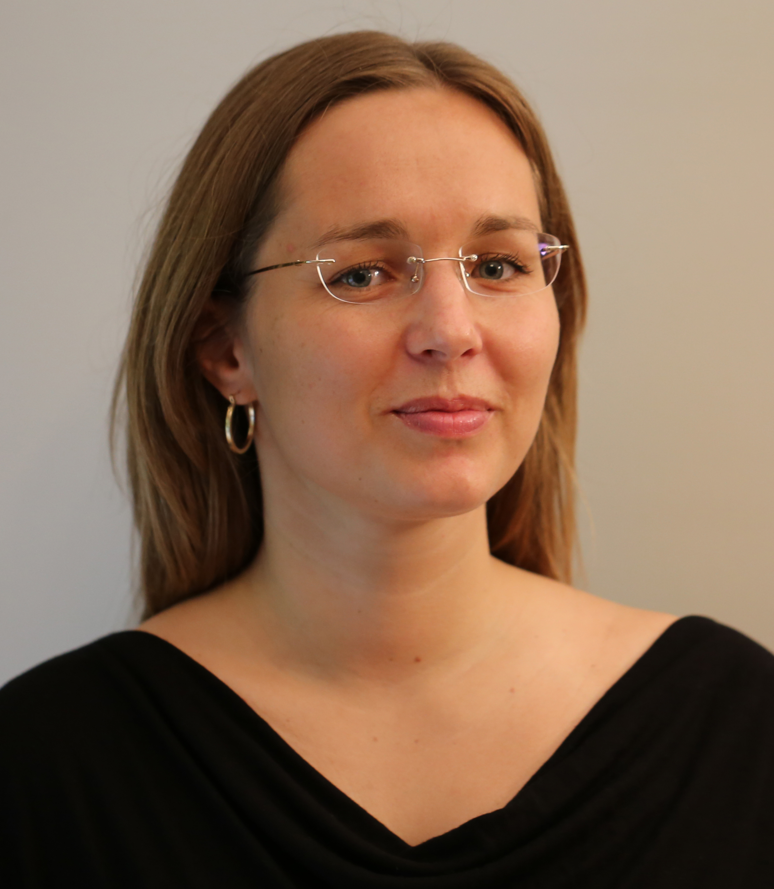 Dr Isabella M. Radhuber